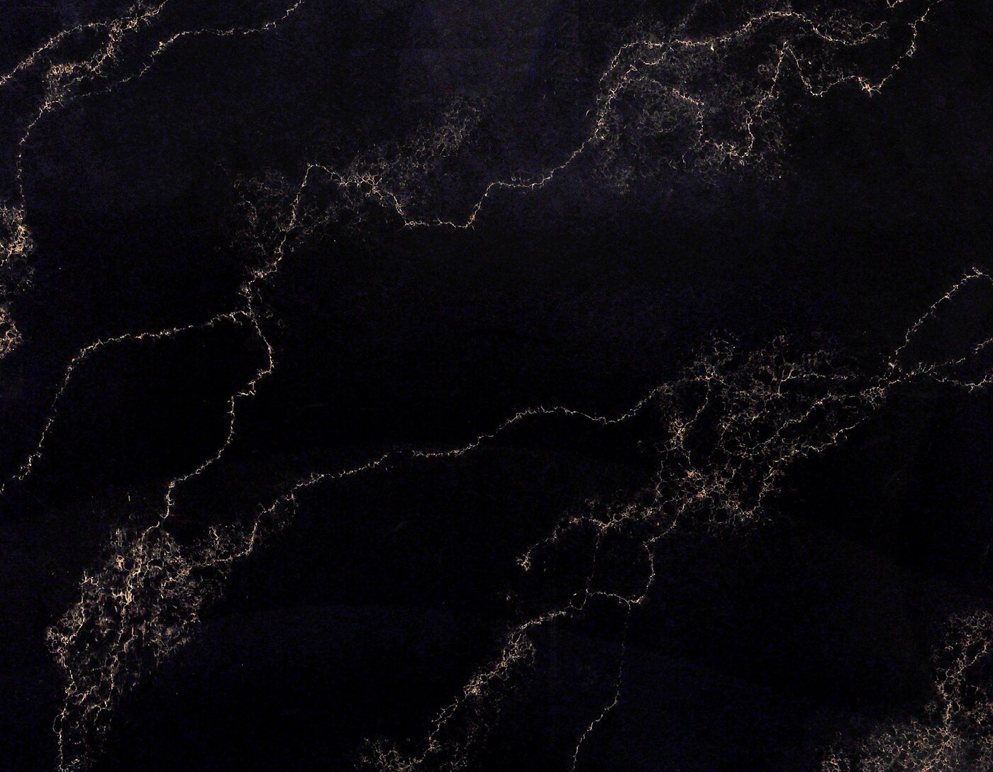 Кварц Gold Noir CLT08